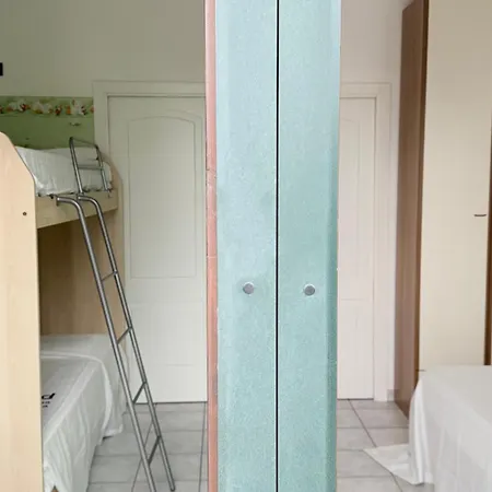 Apartament P056 - Porto Recanati, Comodo Trilocale Fronte Mare *