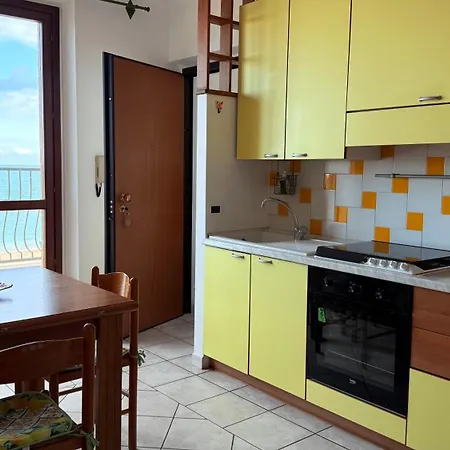 P056 - Porto Recanati, Comodo Trilocale Fronte Mare Apartament