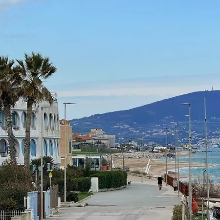 Appartamento P056 - Porto Recanati, Comodo Trilocale Fronte Mare